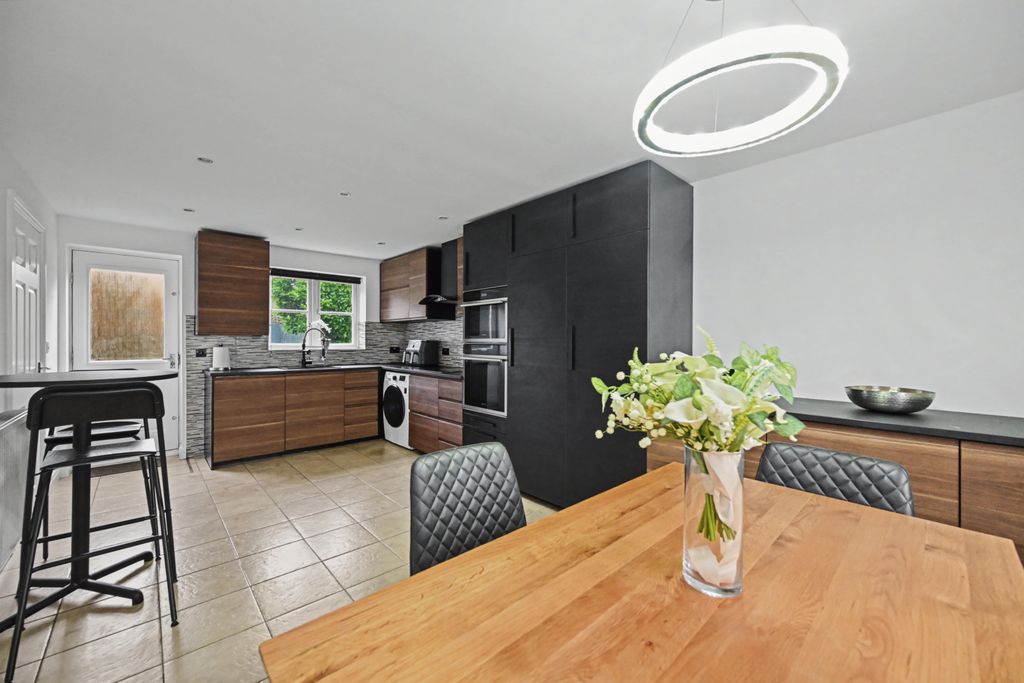 Property photo 3 of 24