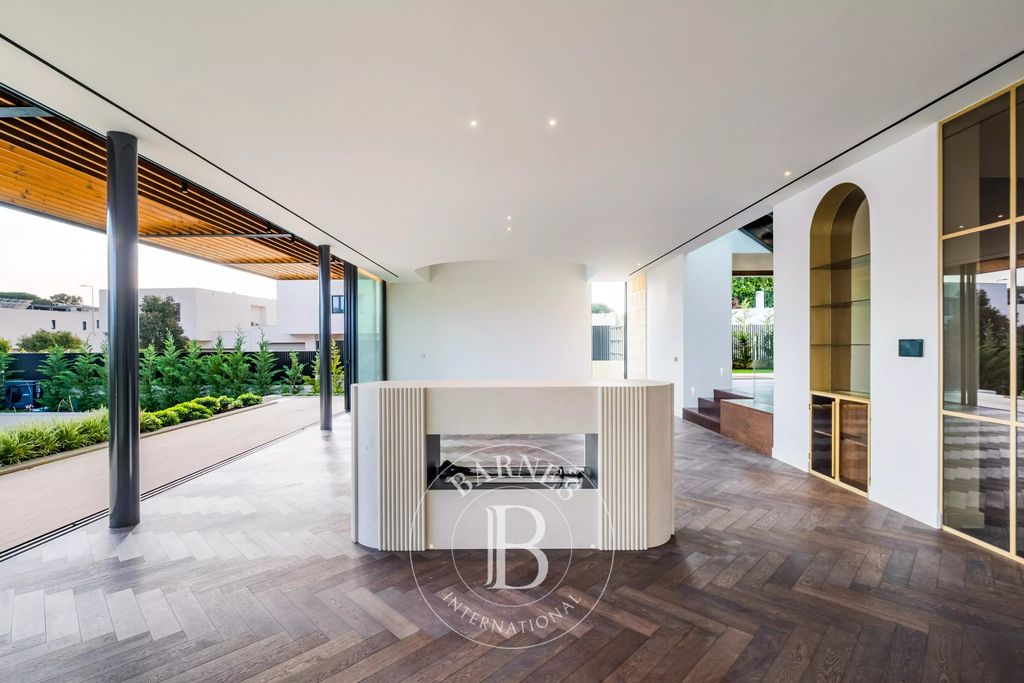 Property photo 3 of 31