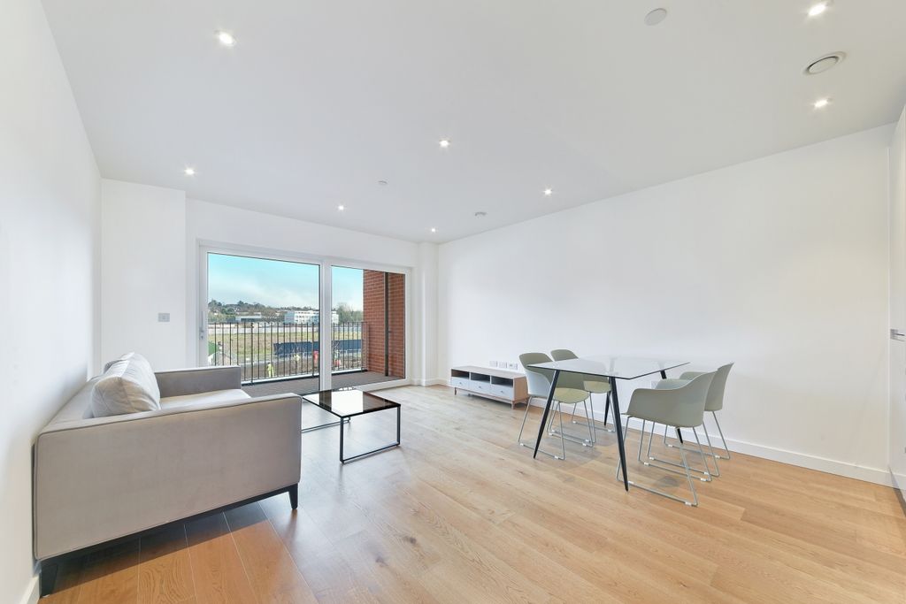 Property photo 1 of 10 Living Room - Peacon