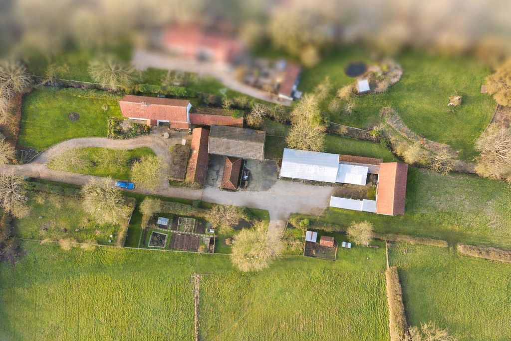 Property photo 2 of 27 Picture No. 41