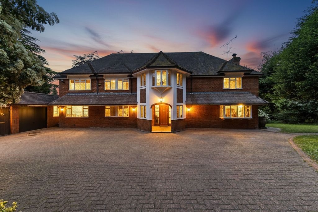 Property photo 1 of 32