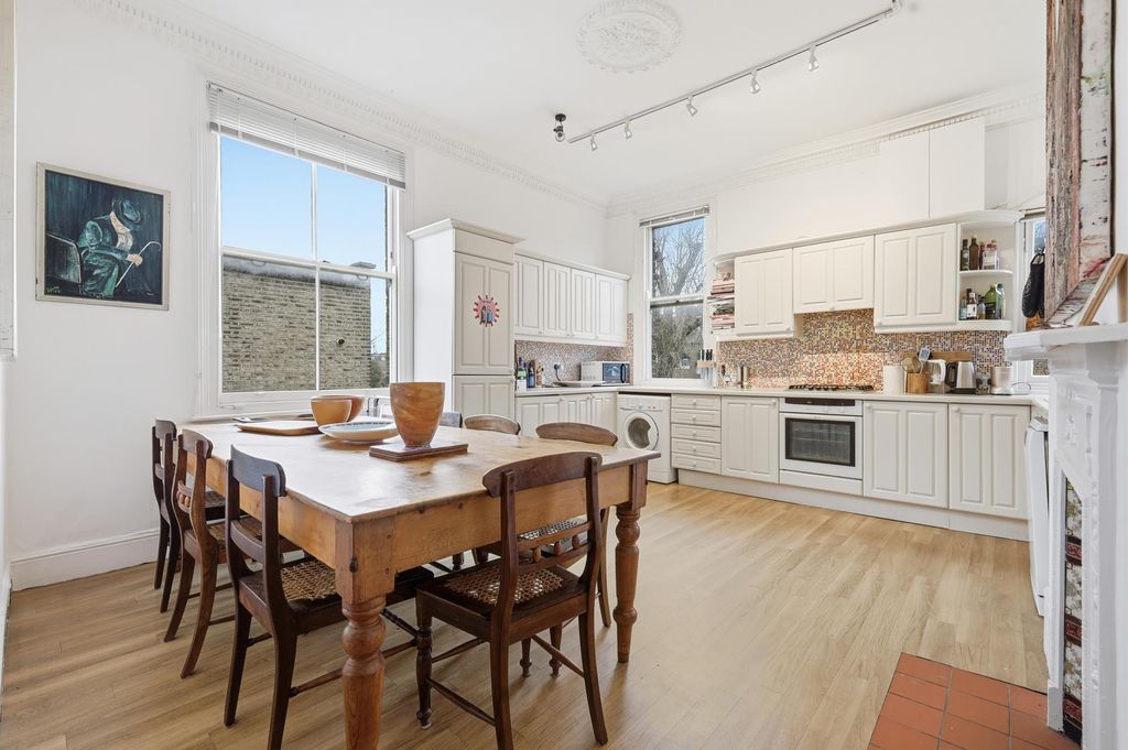 Property photo 3 of 11 Image