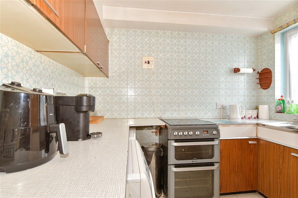 Property photo 3 of 8 Kitchen