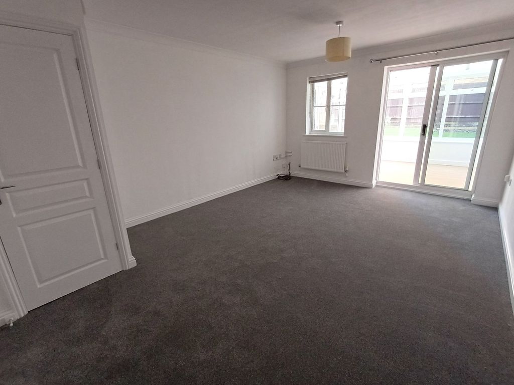 Property photo 3 of 12 Picture 3