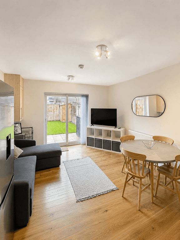 Property photo 1 of 12 One Bedroom Ground Floor Flat (Forest Gate)