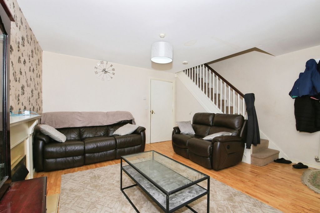 Property photo 3 of 8 Pbox-Img.Jpg