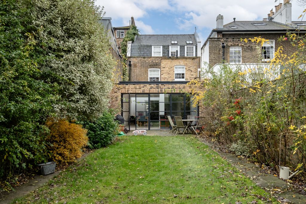 Property photo 2 of 25