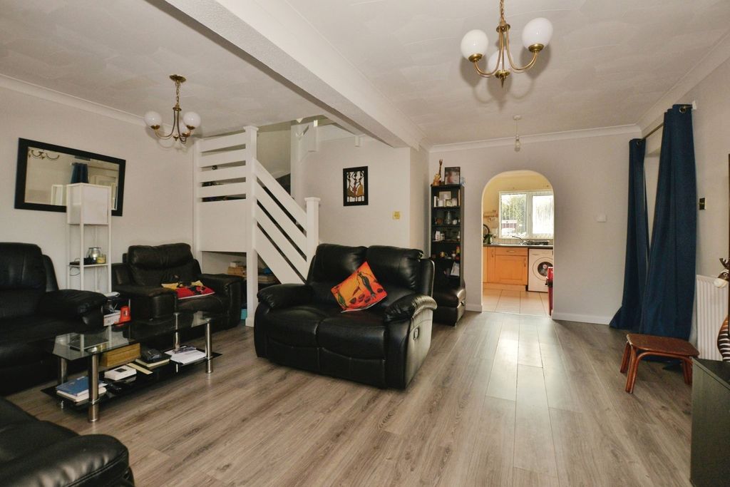 Property photo 3 of 13 Pbox-Img.Jpg