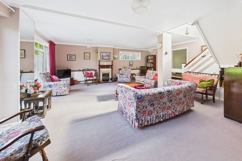 Property photo 2 of 26