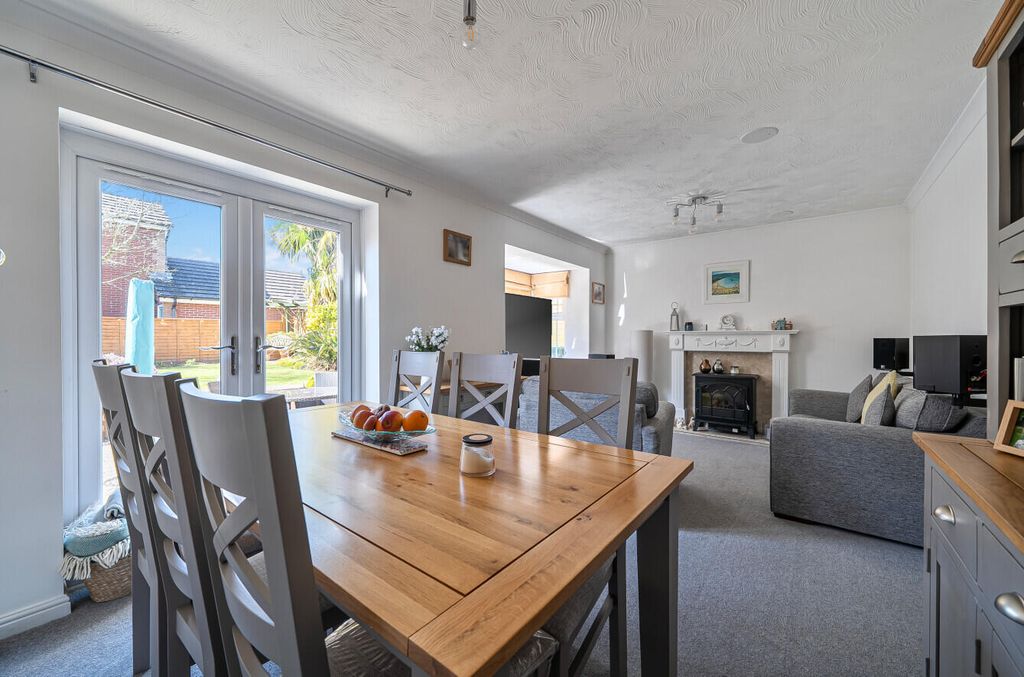 Property photo 3 of 17 Dining Room