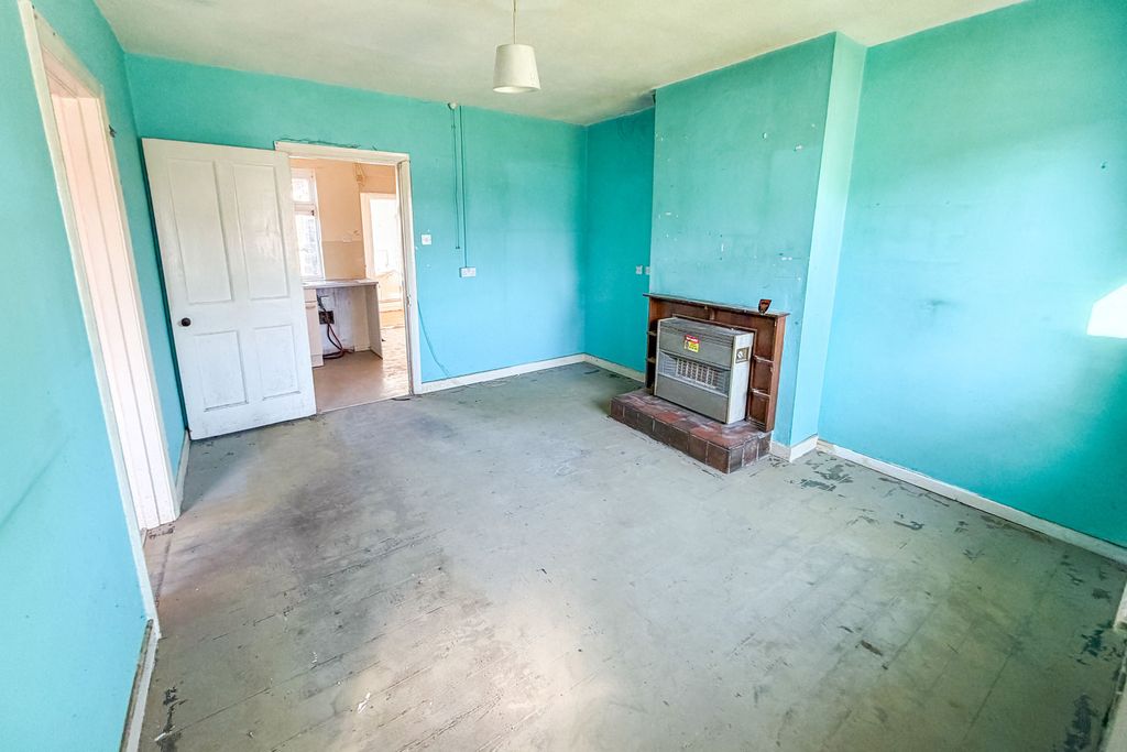 Property photo 3 of 14 33 Wood Lane Bungalows, Chippenham, Wiltshire, Sn15 3Dw