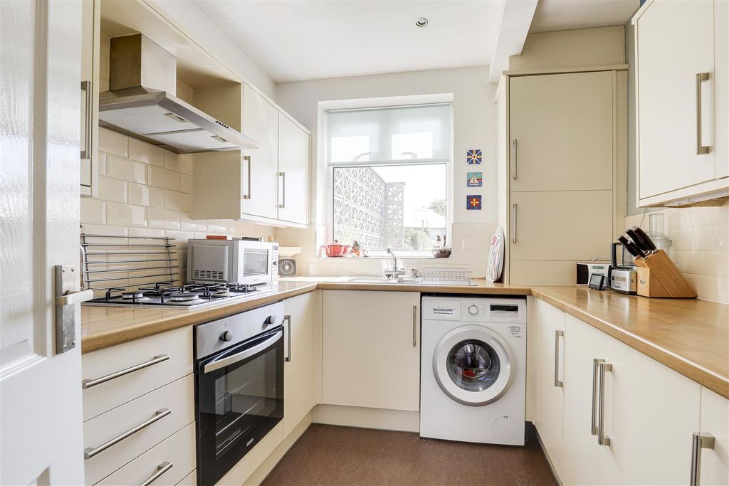 Property photo 3 of 21 9444.Jpg