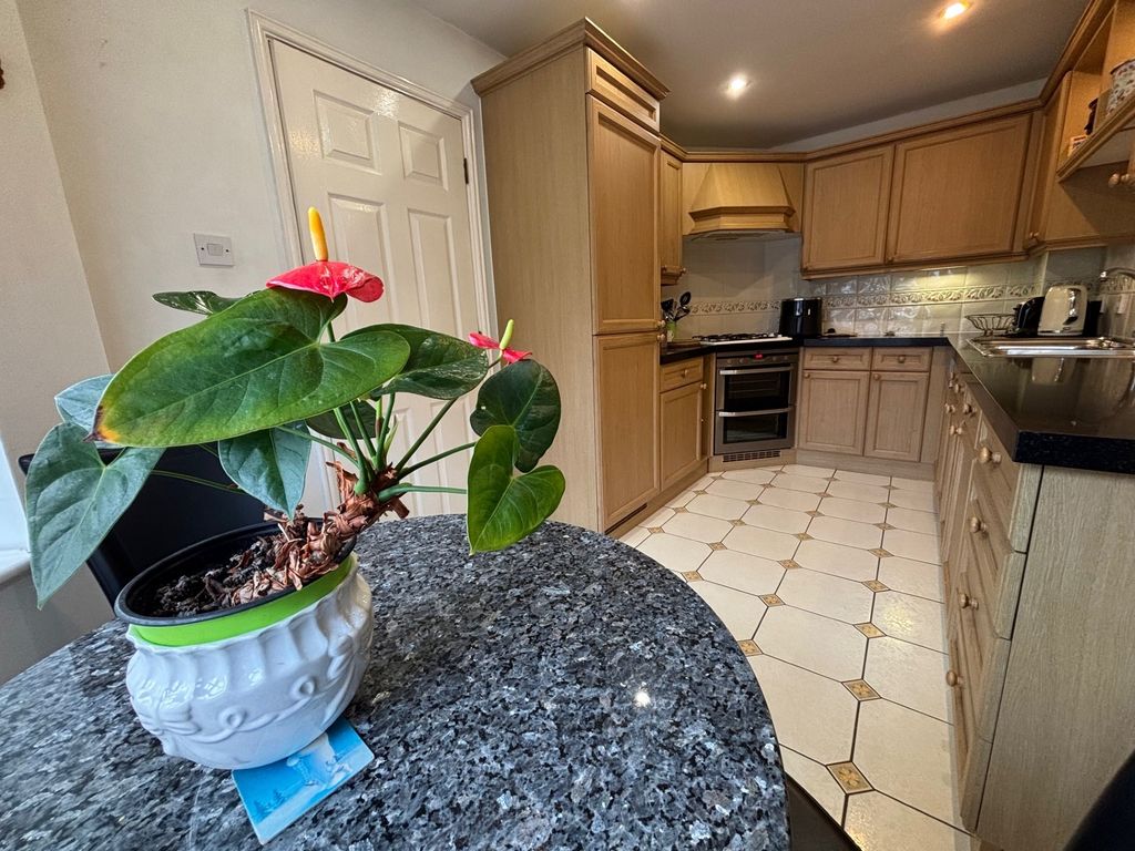 Property photo 3 of 10 Photo 6