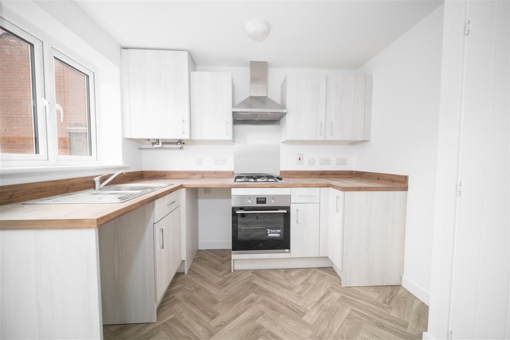 Property photo 3 of 15 Kitchen