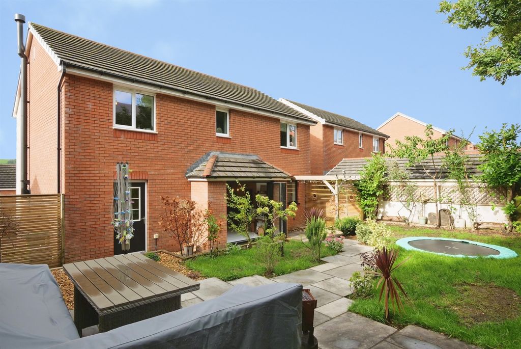 Property photo 2 of 34