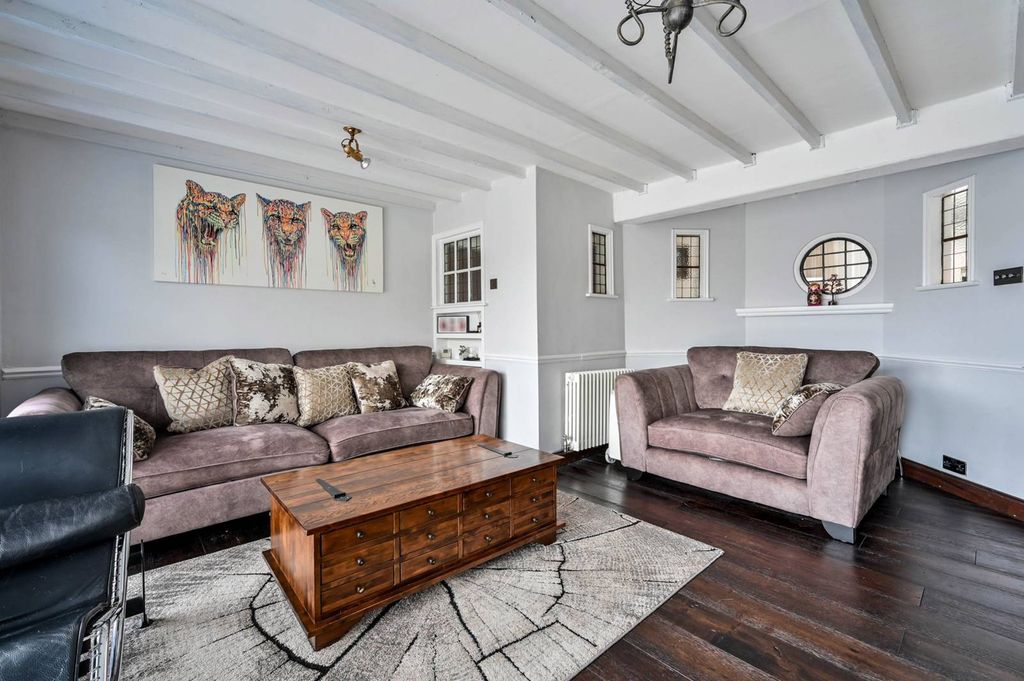 Property photo 3 of 44