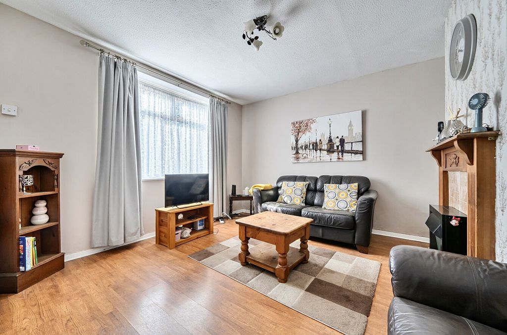 Property photo 3 of 16 5392924
