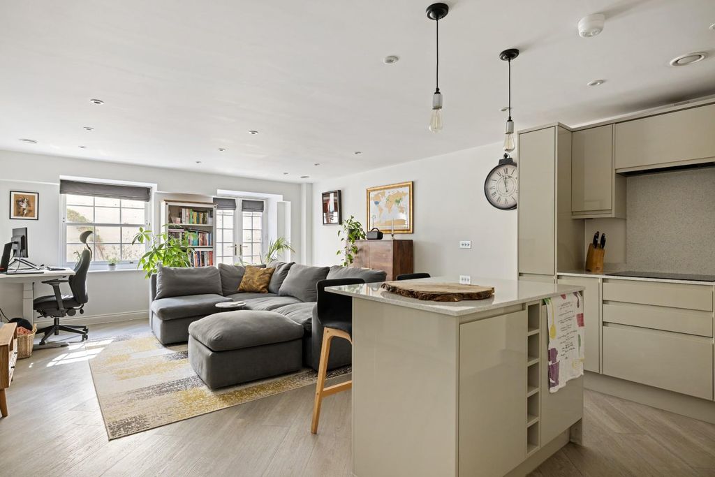 Property photo 3 of 17 Char8462.Jpg