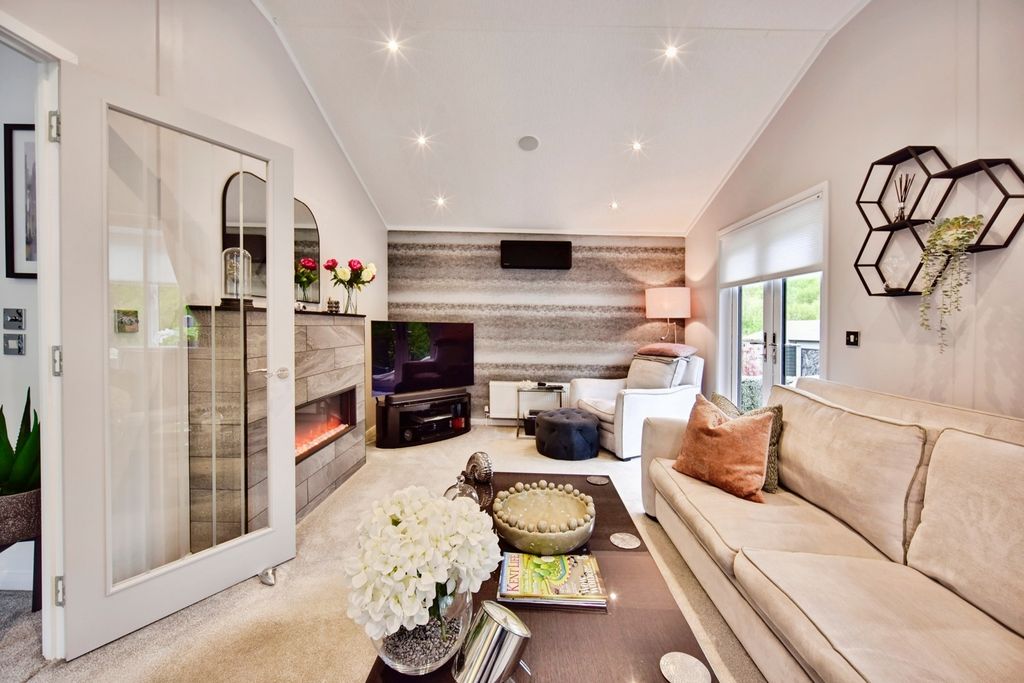 Property photo 2 of 19 Pbox-Img.Jpg