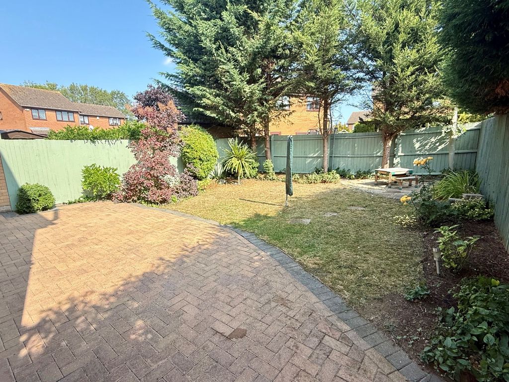 Property photo 3 of 12 Garden