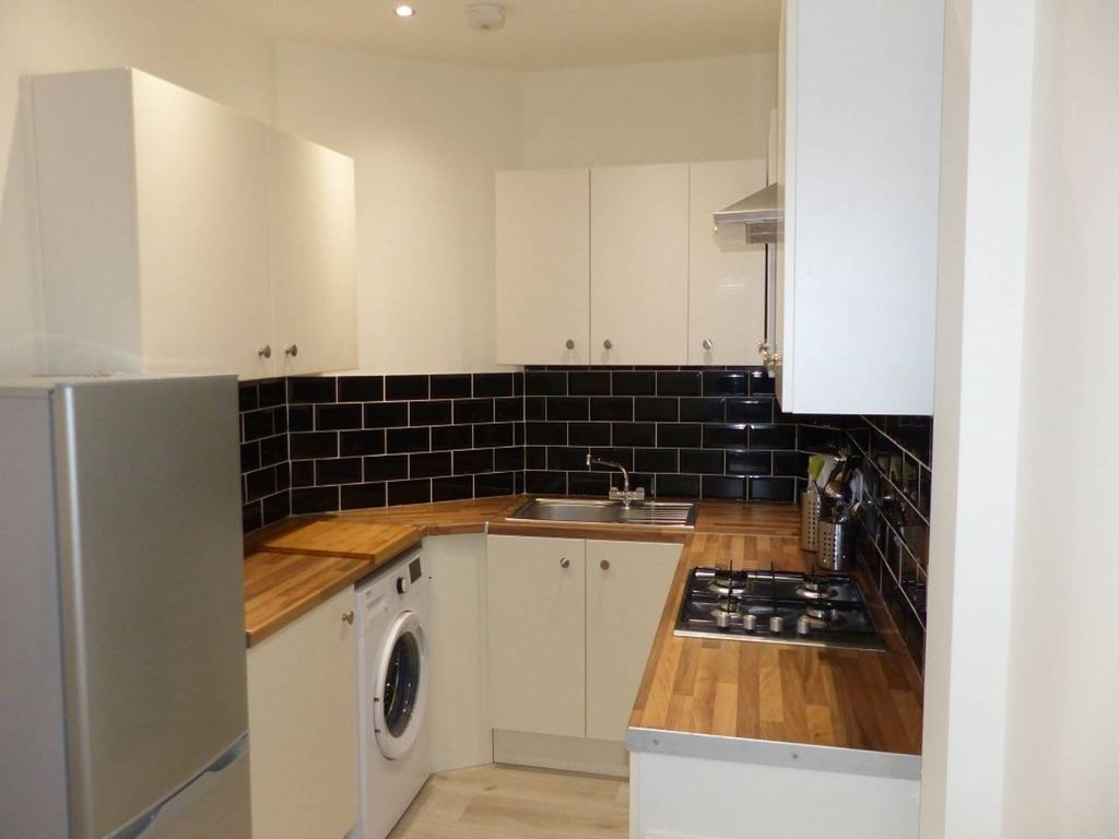 Property photo 3 of 8 Kitchen