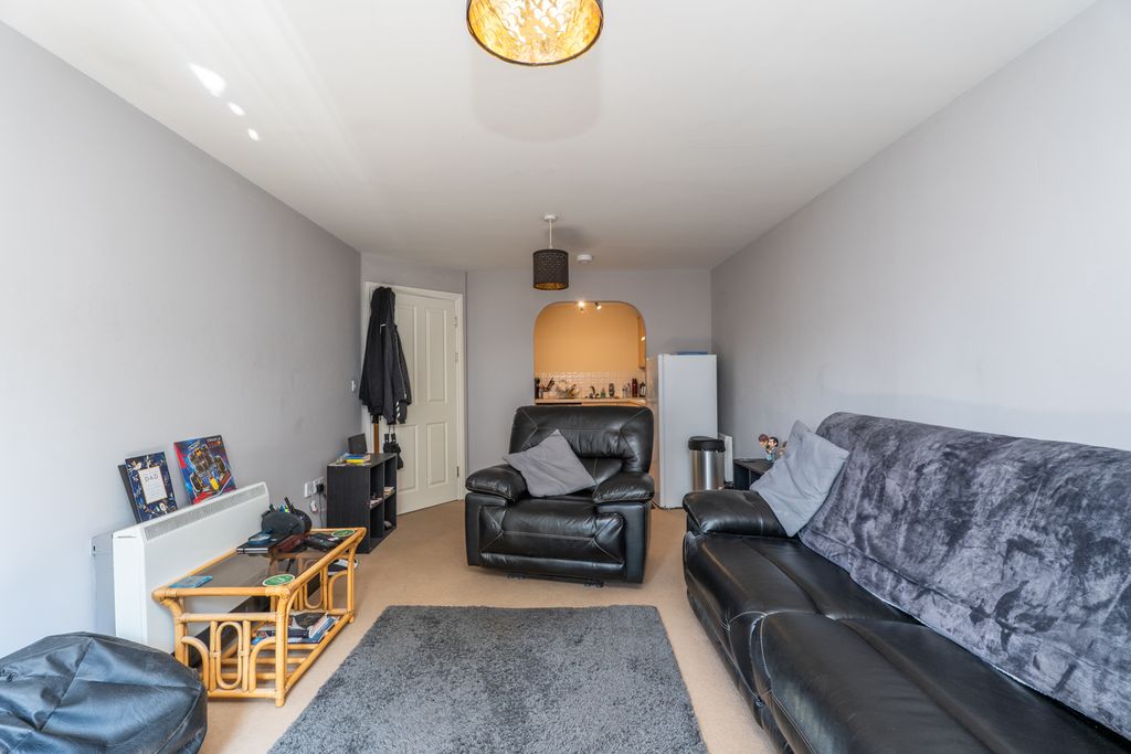 Property photo 2 of 32