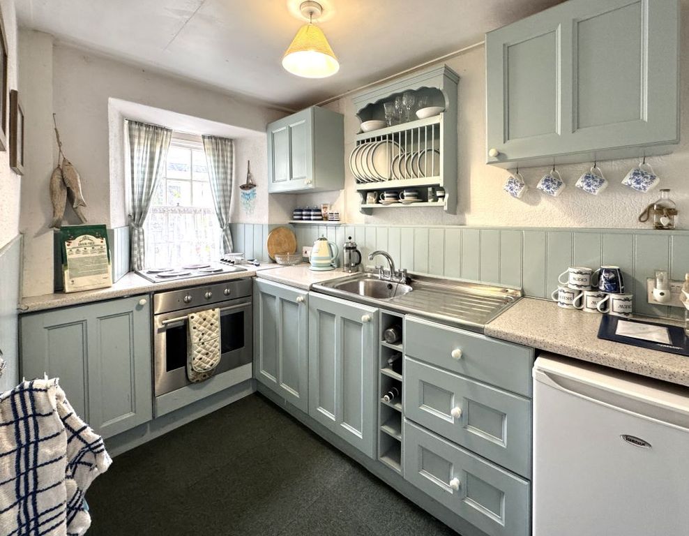 Property photo 3 of 6 Kitchen