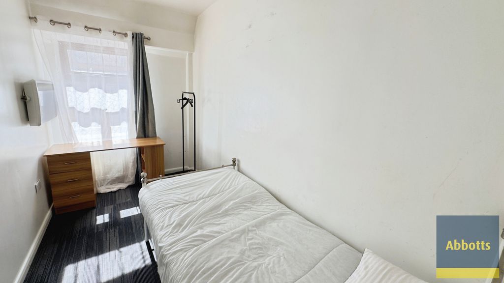 Property photo 3 of 5