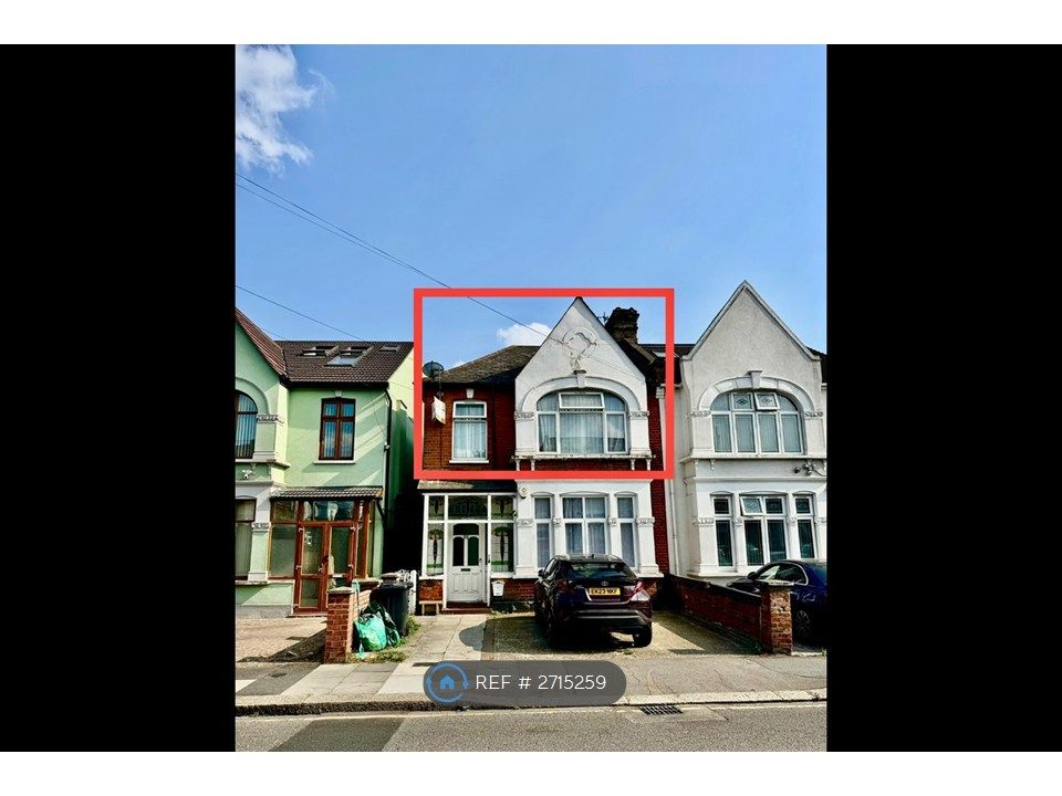 Property photo 1 of 23 First Floor Flat 3/4 Bedrooms