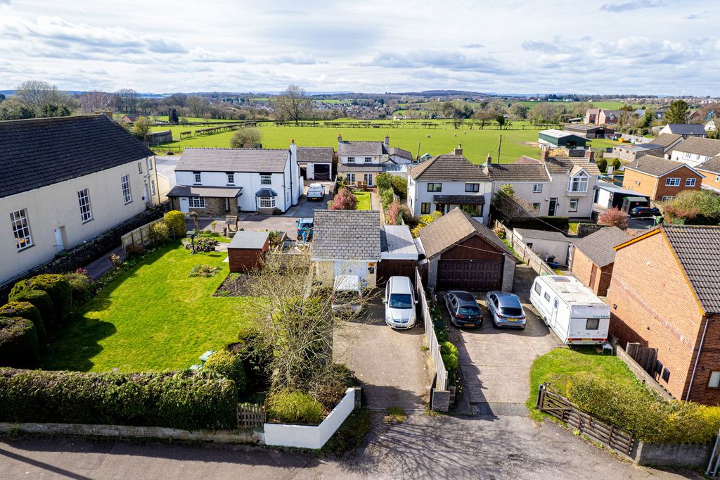 Property photo 2 of 25