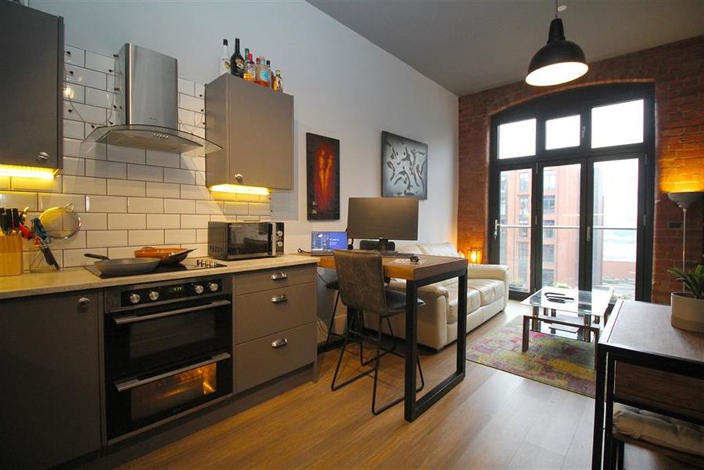 Property photo 1 of 18 Living Kitchen