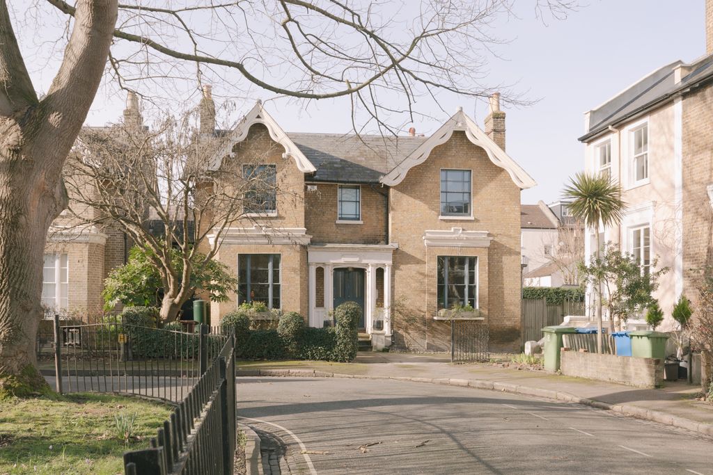 Property photo 1 of 20