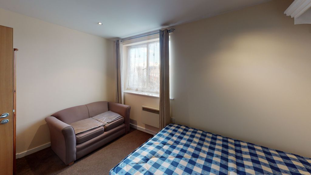 Property photo 3 of 6