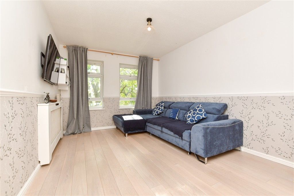 Property photo 2 of 11 Living Room