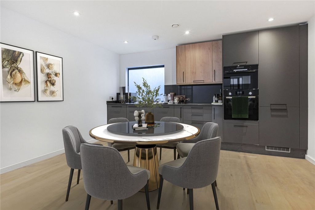 Property photo 2 of 11 Reception/Kitchen