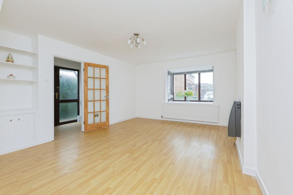 Property photo 2 of 17 Photo
