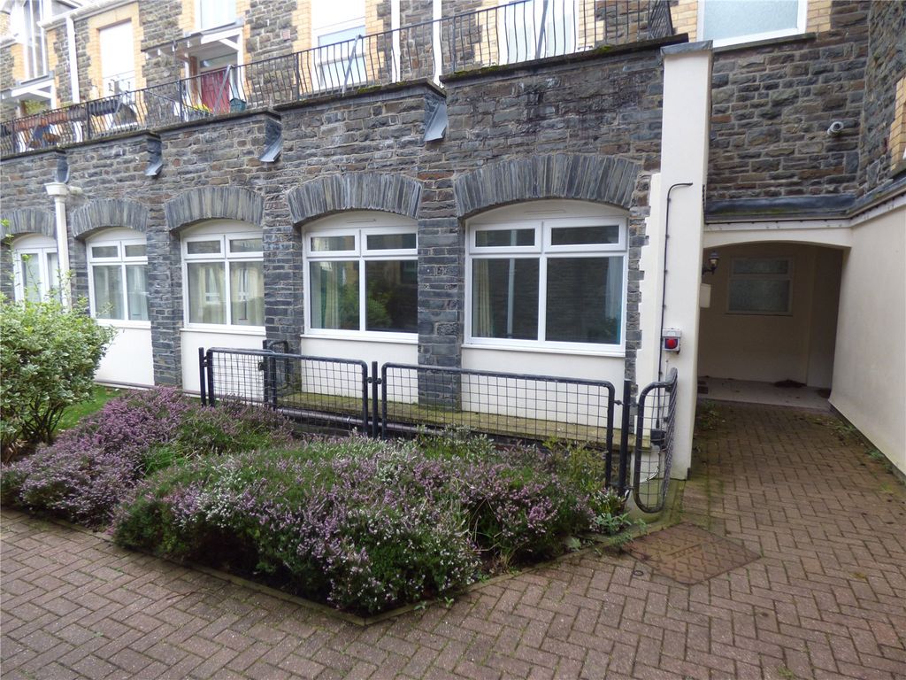 Property photo 2 of 8 Picture No. 01