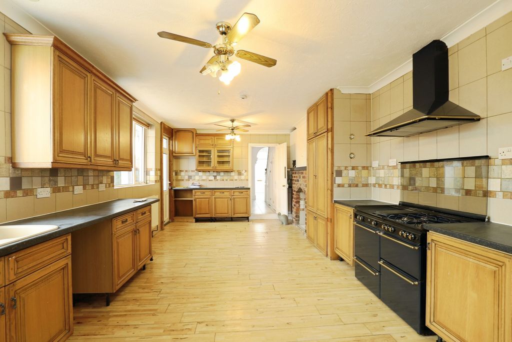 Property photo 2 of 20 Kitchen/Dining Room