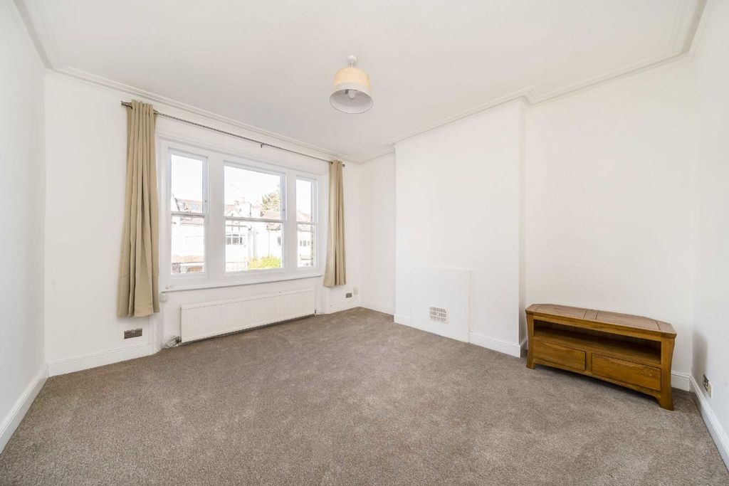 Property photo 3 of 6