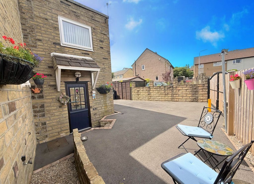 Property photo 3 of 44
