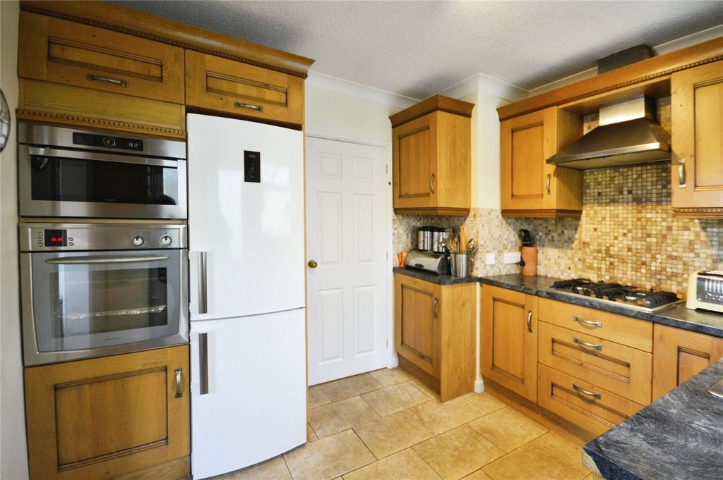 Property photo 3 of 21 Kitchen