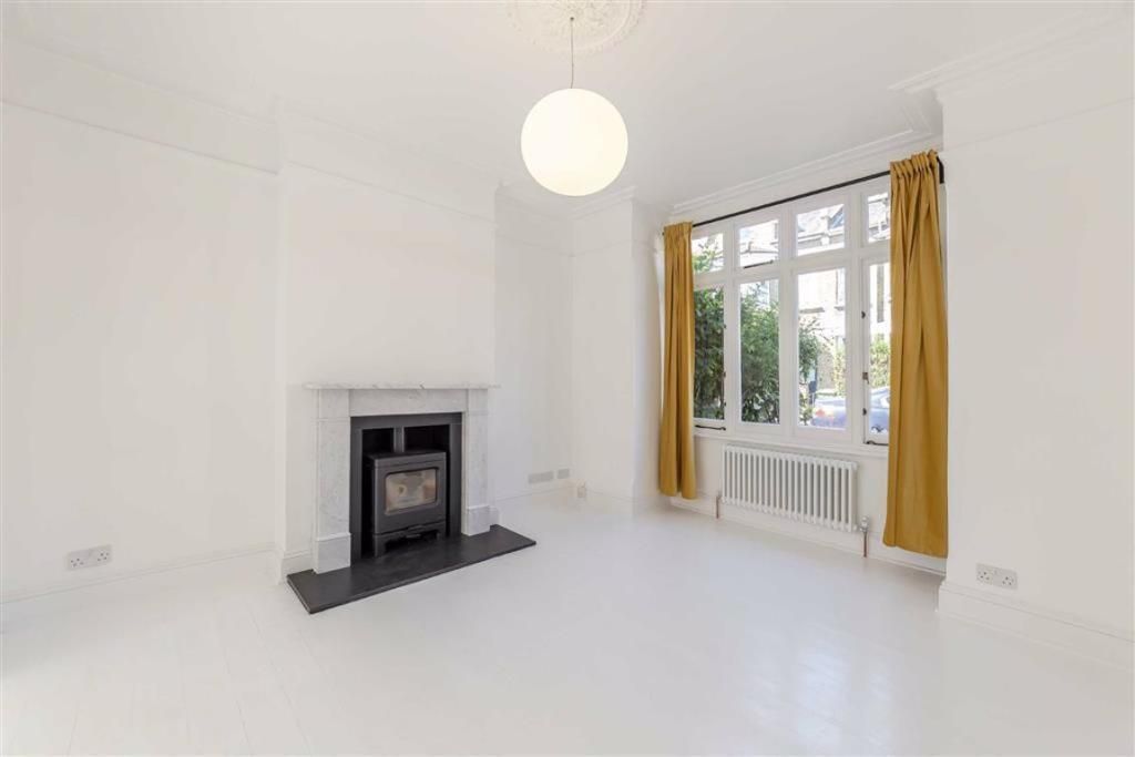 Property photo 3 of 14 Living Room