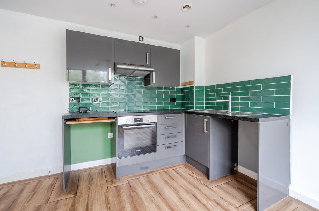 Property photo 2 of 12 1516362-12-6A9Fd0...