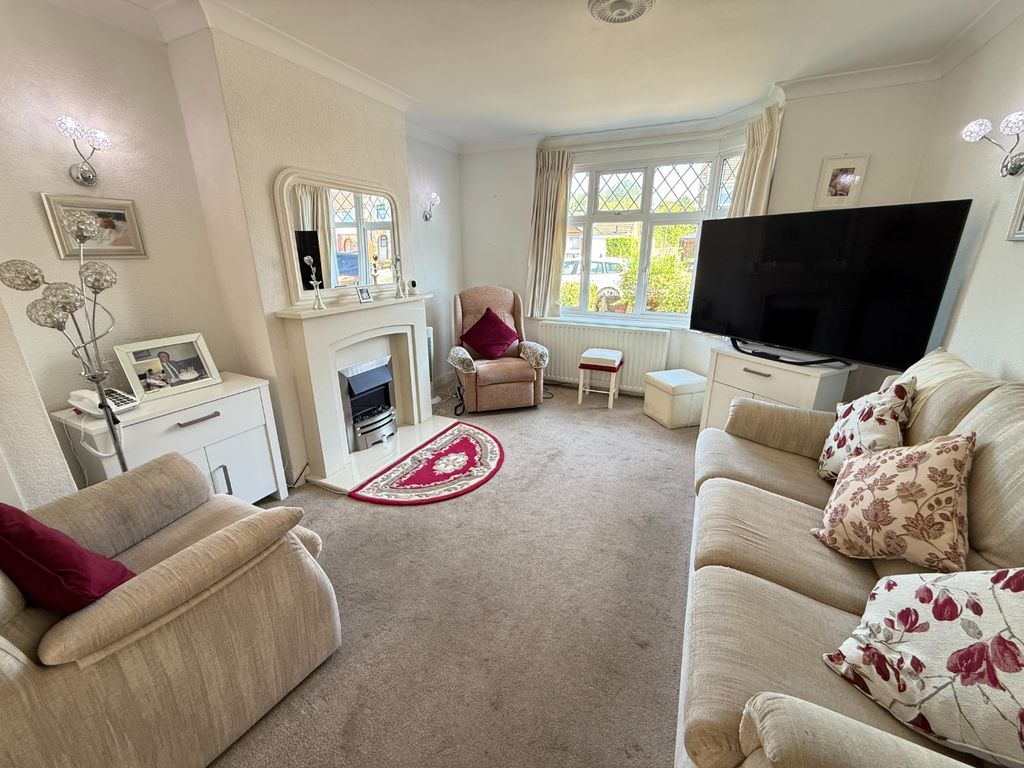 Property photo 2 of 13 5327762