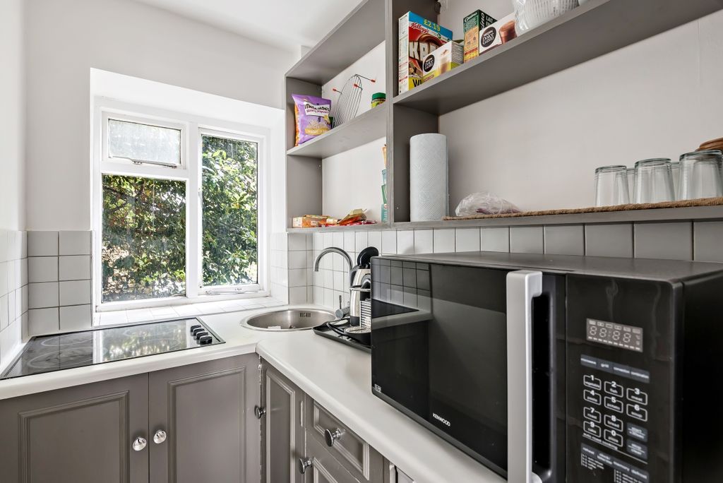 Property photo 2 of 6 Kitchen