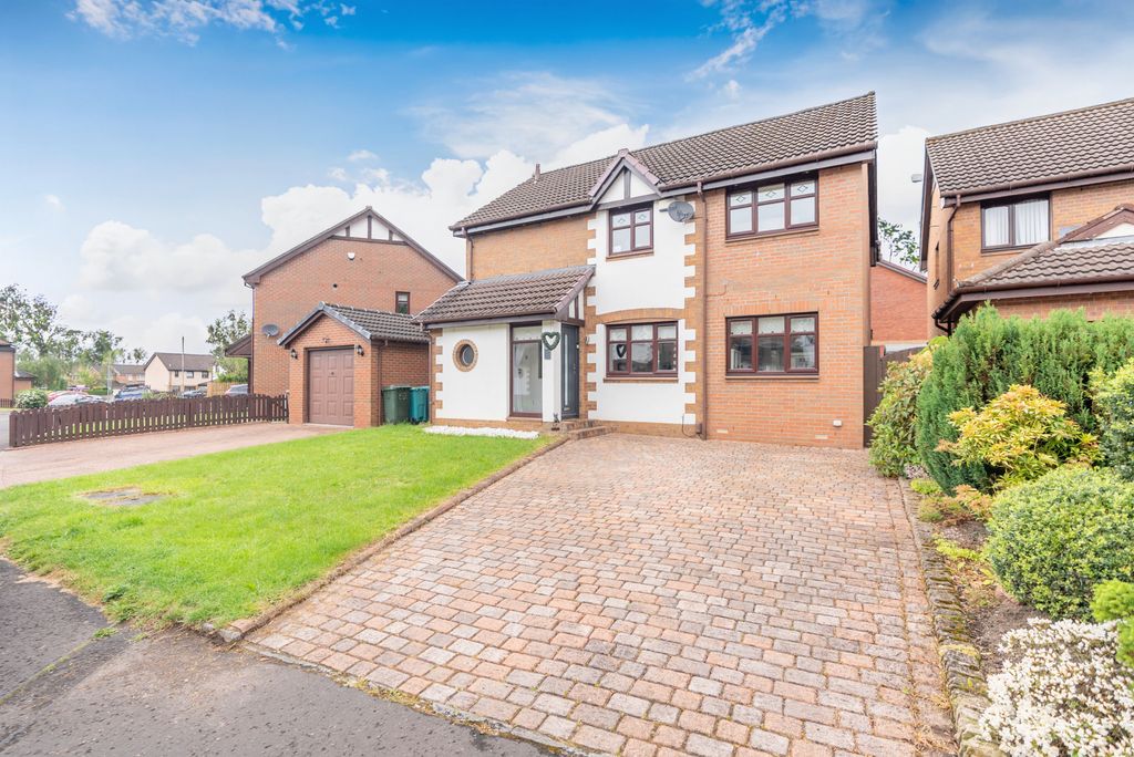 Property photo 1 of 35 4Â Bedroom Detached For Sale