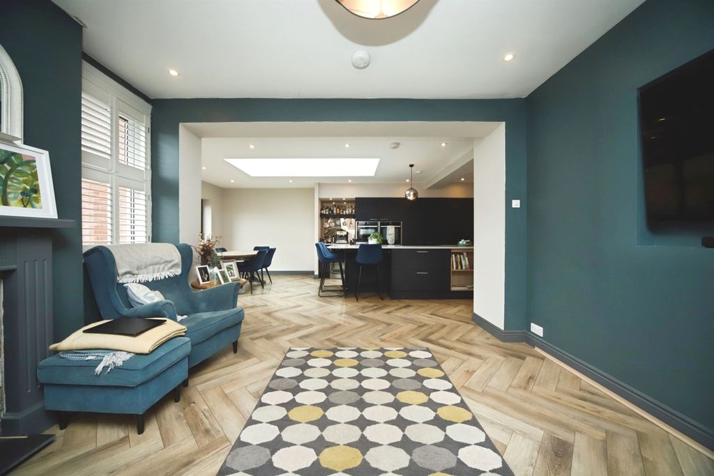 Property photo 2 of 18