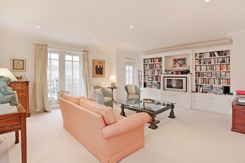 Property photo 3 of 6 Reception