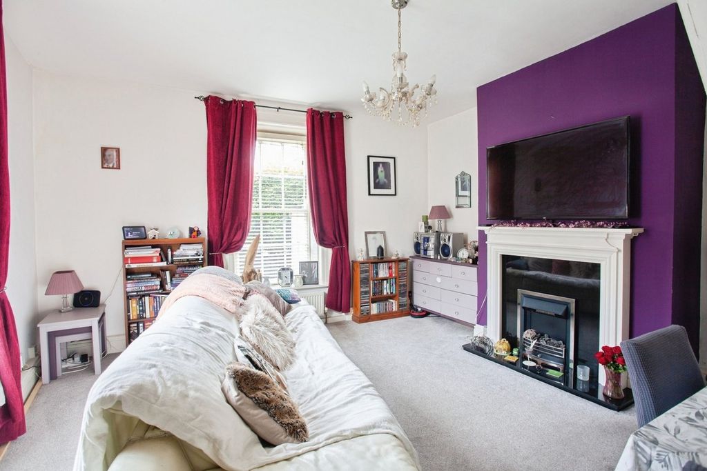 Property photo 2 of 19