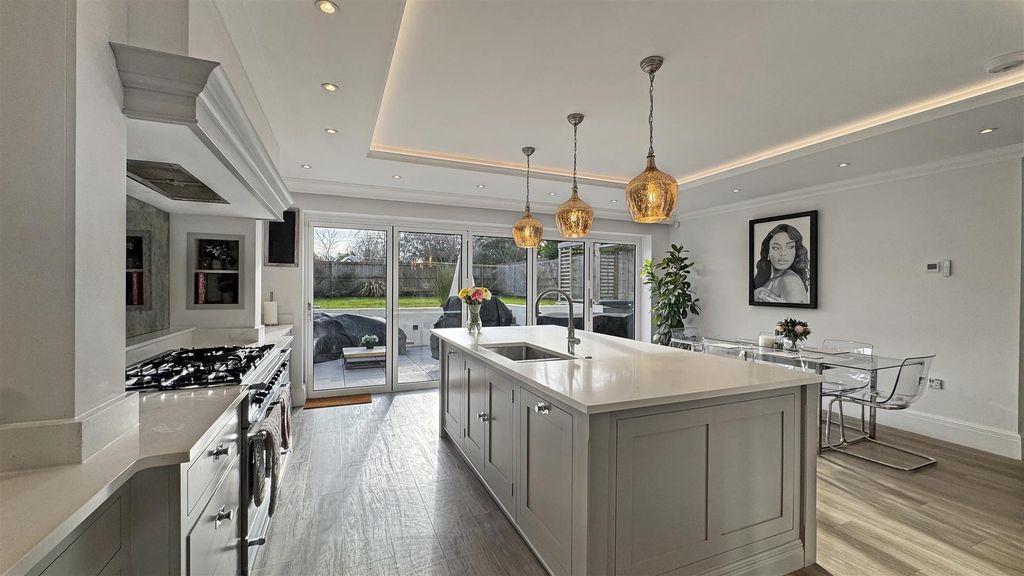 Property photo 1 of 32 Kitchen Diner